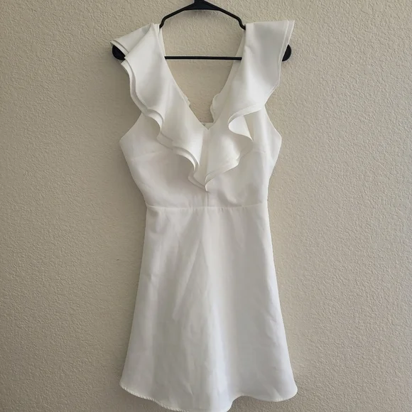 Lulu's NWT Divine Darling White Ruffled Skater Dress size M - Picture 2 of 9